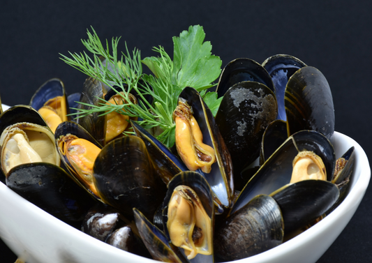 Blåmusslor 1 kg – sous vide-tillagade med skal, ca 60–80 st. Färdiga att servera i skaldjursrätter.