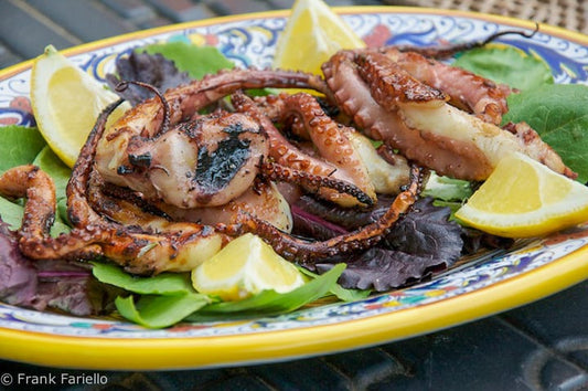 Babybläckfisk 1 kg – 20/40 små bläckfiskar. Delikatesser klara för tillagning, perfekt till tapas och medelhavsrätter.